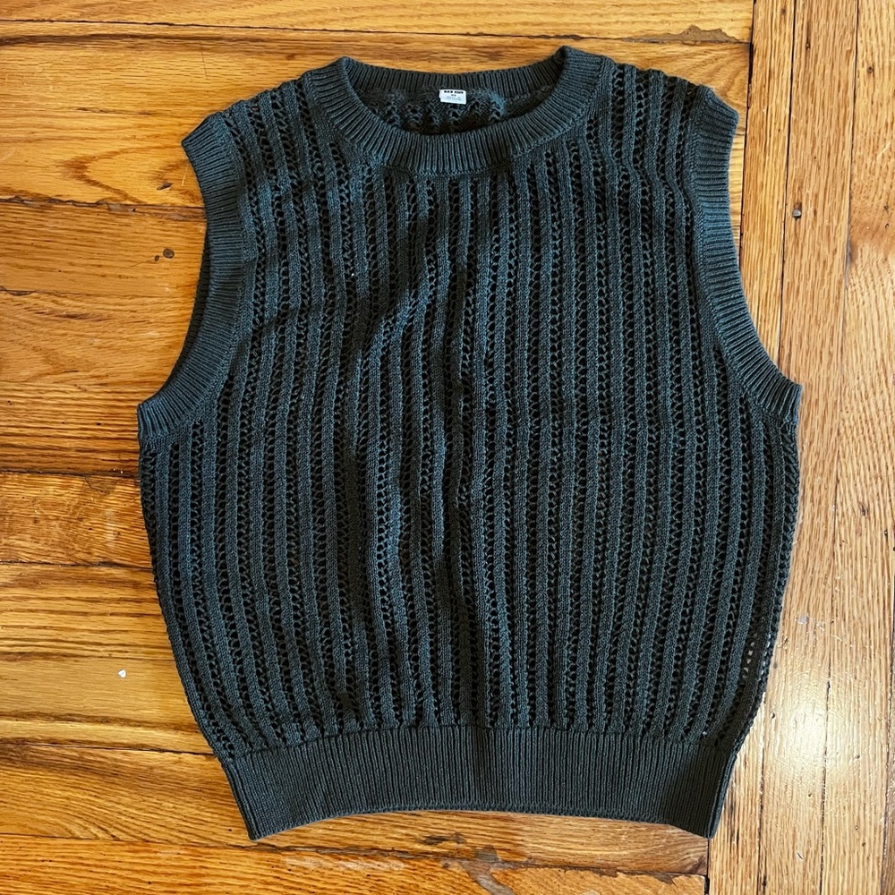 Uniqlo Women’s Olive Green Sleeveless Knit Sweater Vest